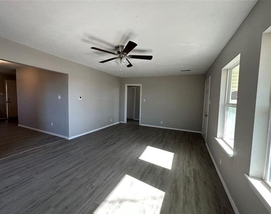 717 E Lamberth Road - Photo Thumbnail 1
