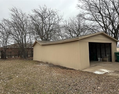 717 E Lamberth Road - Photo Thumbnail 8