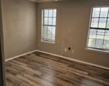 6530 Talbot Parkway - Photo Thumbnail 14