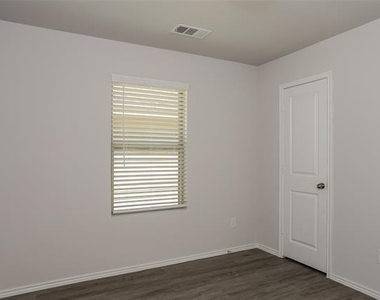 5505 Shore Point Trail - Photo Thumbnail 12