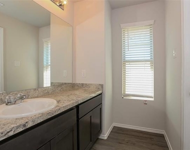 5505 Shore Point Trail - Photo Thumbnail 6