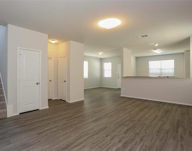 5505 Shore Point Trail - Photo Thumbnail 4