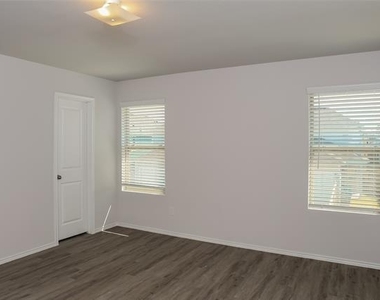 5505 Shore Point Trail - Photo Thumbnail 5