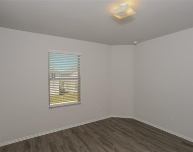 5505 Shore Point Trail - Photo Thumbnail 9