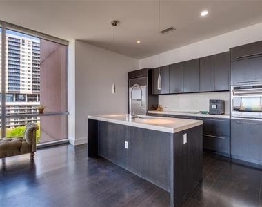 2200 Victory Avenue - Photo Thumbnail 2