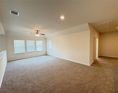 9817 Cherrywood Way - Photo Thumbnail 5