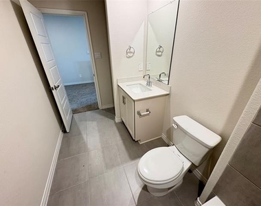 9817 Cherrywood Way - Photo Thumbnail 8