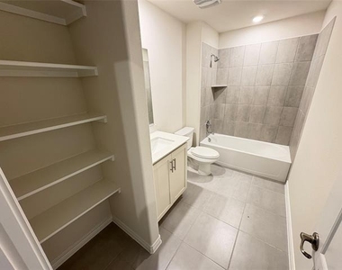 9817 Cherrywood Way - Photo Thumbnail 7