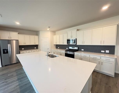 9817 Cherrywood Way - Photo Thumbnail 11