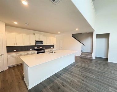 9817 Cherrywood Way - Photo Thumbnail 2