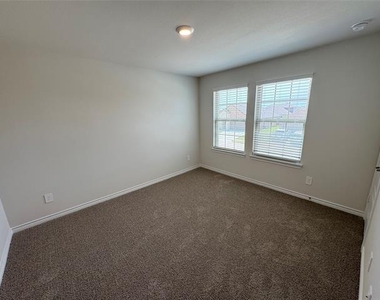 9817 Cherrywood Way - Photo Thumbnail 9