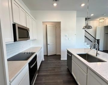 4704 Craymore Road - Photo Thumbnail 2