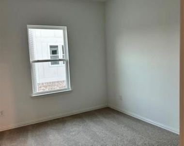 4704 Craymore Road - Photo Thumbnail 7