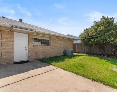 15839 El Estado Drive - Photo Thumbnail 20