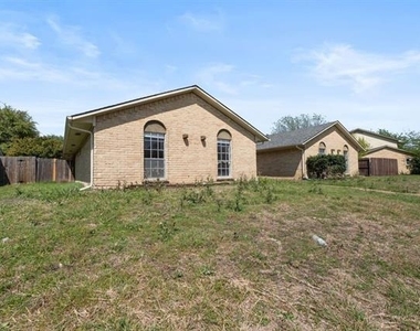 15839 El Estado Drive - Photo Thumbnail 1