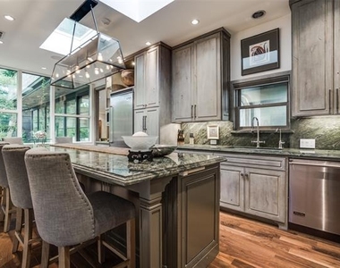 3610 Congress Avenue - Photo Thumbnail 13