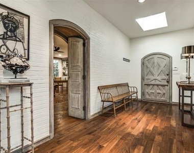 3610 Congress Avenue - Photo Thumbnail 3