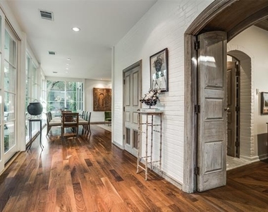 3610 Congress Avenue - Photo Thumbnail 4