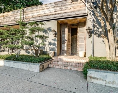 3610 Congress Avenue - Photo Thumbnail 2