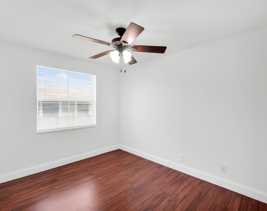 2581 Riverside Drive - Photo Thumbnail 12