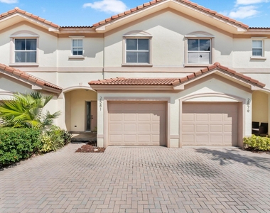 2581 Riverside Drive - Photo Thumbnail 21