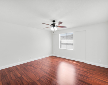 2581 Riverside Drive - Photo Thumbnail 16