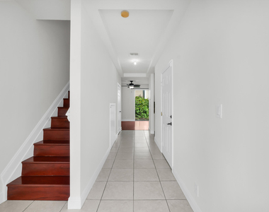 2581 Riverside Drive - Photo Thumbnail 2