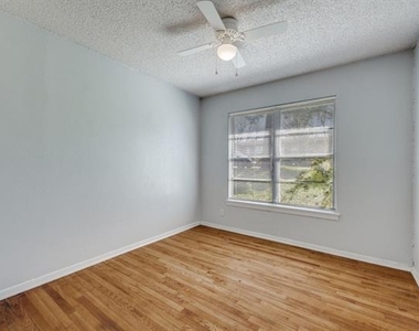 7 Pershing Drive - Photo Thumbnail 5