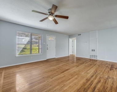 7 Pershing Drive - Photo Thumbnail 7