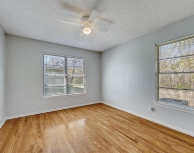 7 Pershing Drive - Photo Thumbnail 3