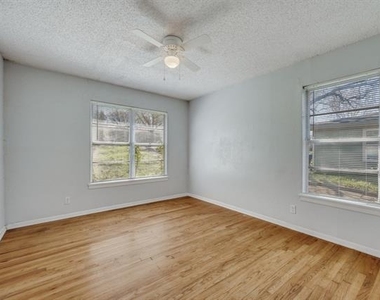 7 Pershing Drive - Photo Thumbnail 4