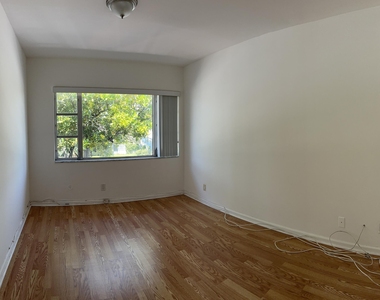 5800 Ne 22nd Way - Photo Thumbnail 2