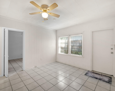 1217 Se 1st Street - Photo Thumbnail 4