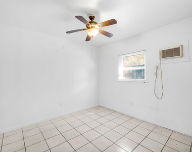 1217 Se 1st Street - Photo Thumbnail 3