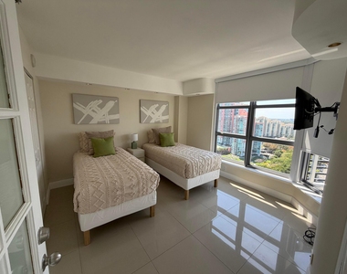 3530 Mystic Pointe Drive - Photo Thumbnail 13