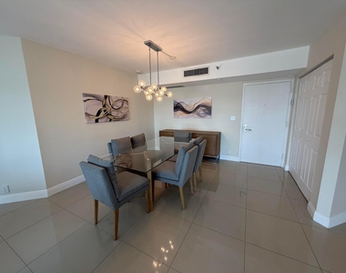 3530 Mystic Pointe Drive - Photo Thumbnail 10