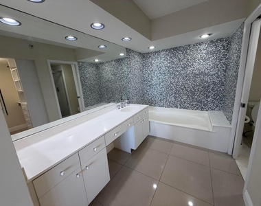 3530 Mystic Pointe Drive - Photo Thumbnail 20