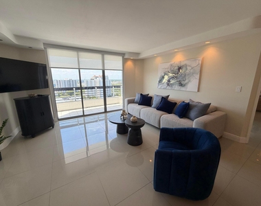 3530 Mystic Pointe Drive - Photo Thumbnail 4