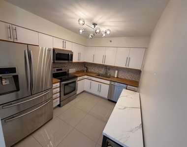 3530 Mystic Pointe Drive - Photo Thumbnail 8