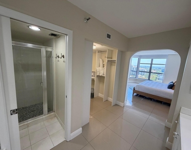 3530 Mystic Pointe Drive - Photo Thumbnail 18