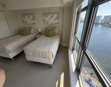 3530 Mystic Pointe Drive - Photo Thumbnail 11