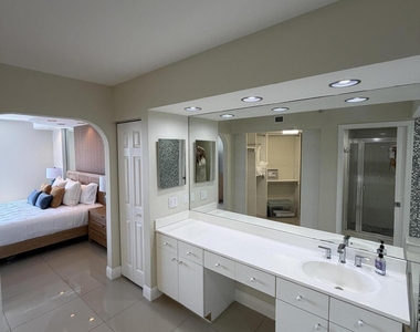 3530 Mystic Pointe Drive - Photo Thumbnail 19