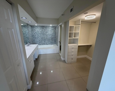 3530 Mystic Pointe Drive - Photo Thumbnail 21