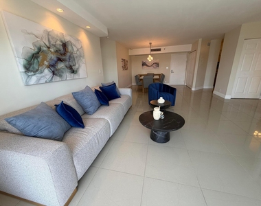 3530 Mystic Pointe Drive - Photo Thumbnail 5