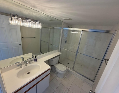 3530 Mystic Pointe Drive - Photo Thumbnail 22