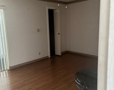 700 Village Green Court - Photo Thumbnail 4