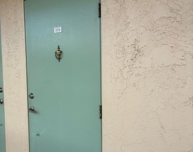 700 Village Green Court - Photo Thumbnail 10