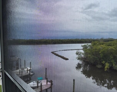 689 Ne 6th Court - Photo Thumbnail 4