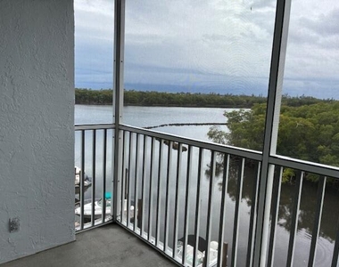 689 Ne 6th Court - Photo Thumbnail 2