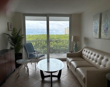 689 Ne 6th Court - Photo Thumbnail 9